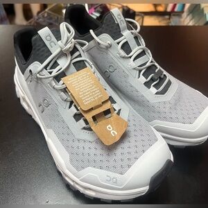 ON Running women Athletic Shoes in Gray and White sneakers size 8.5 new no box!